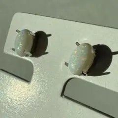 ④Pt・ホワイトオパールピアス