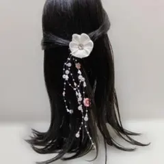 つまみ細工のピンクの花とパールビーズヘアクリップ