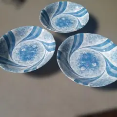 青い花柄の浅いボウル 3枚セット