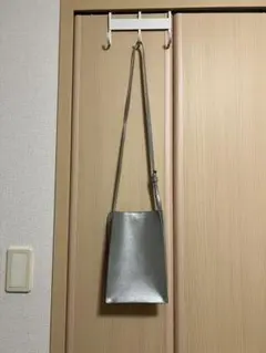 シルバー ショルダーバッグ スナップボタン付き