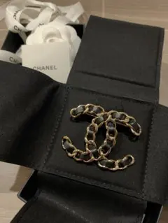 新品シャネル CHANEL ココマーク ブローチ チェーンモチーフ