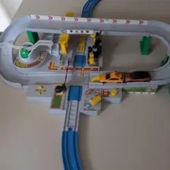 プラレール カンカン踏切セット　美品トミカ2台付き