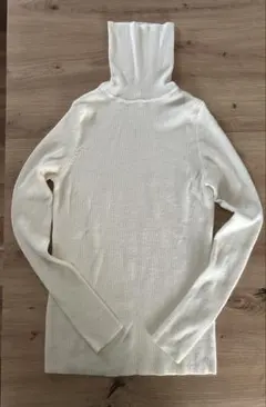 ユニクロ LサイズOFF WHITE メリノリブタートルネックセーター