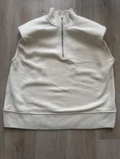 ZARAアイボリー ハイネック ノースリーブセーター