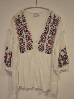 ZARA 刺繍入りホワイトシャツ XL