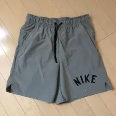 NIKE DRI-FIT ショートパンツ M カーキ
