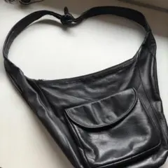 R*読様 黒レザー ボディバッグ 内ポケット付き