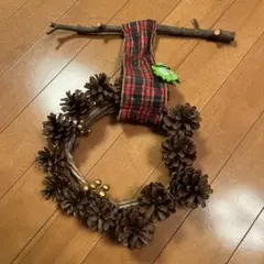 ハンドメイド松ぼっくりリース