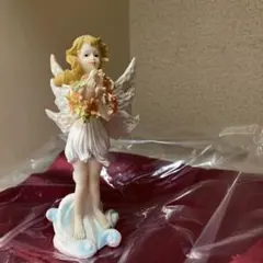 陶器製 天使のフィギュア 花冠付き - メルカリ