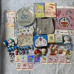 m*o様 100%ドラえもん＆フレンズ展 クッキー缶、ストラップ×2