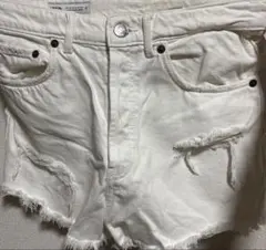 ZARA ホワイト ダメージショートパンツ