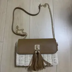 フリンジ付きショルダーバッグ ブラウンとホワイト