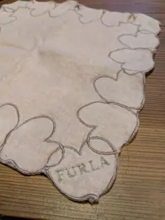 メルカリ最安値価格！FURLA ハート型タオルハンカチ