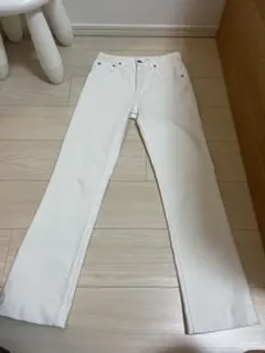 ZARA ホワイト ストレートデニム パンツのサムネイル
