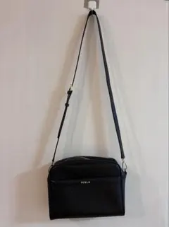現在お値下げ中‼︎FURLA ブラック レザー ショルダーバッグ