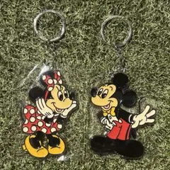 ☆新品☆ ディズニー レトロ ミッキー ミニー　キーホルダー セット
