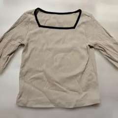 ベージュ リブ編み 長袖Tシャツ スクエットネック　カジュアル