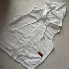 ホワイト フード付きジップアップベスト（新品未使用）