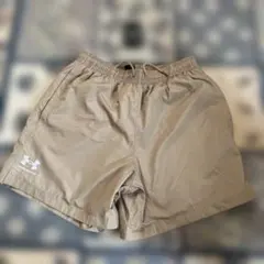 新品 UNDER ARMOUR ショートパンツ Lサイズ ベージュのサムネイル