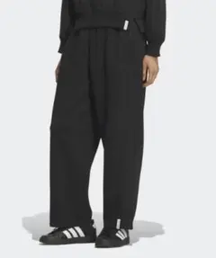 adidas エッセンシャルズ ルーズフィット ストレートジョガーパンツ