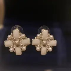 ピアス CC 大きめ