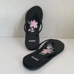 snidel ビーチサンダル 花柄 ブラックのサムネイル