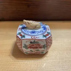 【有田焼】錦 蝶文 六角蓋物 香合 裏銘あり 骨董 古美術 有田焼】錦 蝶文 六角蓋物 香合 裏銘あり 骨董 古美術 - メルカリ