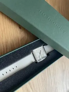 no monday ノーマンデー　腕時計　アイボリー