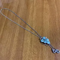 アンティークネックレス　淡いエメラルドグリーン花のモチーフ