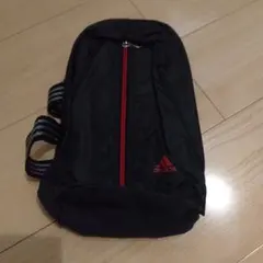 adidas ボディバッグ 黒