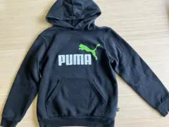 PUMA ブラック　フード付きトレーナー　 サイズ140 美品
