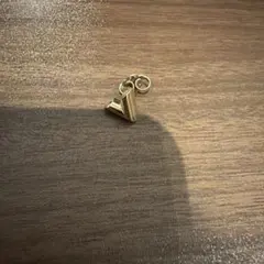 LOUIS VUITTON ピアス・エッセンシャルVゴールドのサムネイル