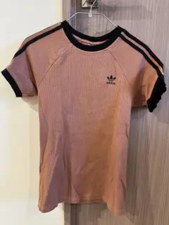 adidas ストライプ 半袖Tシャツ サーモンピンク