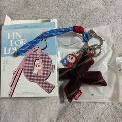 キャラクターアクリルキーホルダー　ラブブ　イニシャルチャーム　X