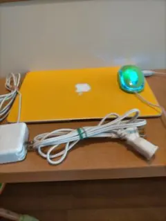 MacBookAir11インチ　イエロー装飾のサムネイル
