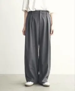 【新品値札付き】SOLAMONAT LARME タックパンツ　CHARCOAL