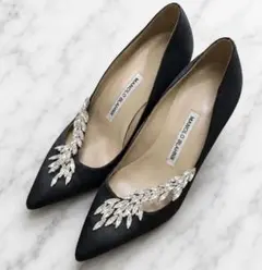 【美品】Manolo Blahnik ビジュー パンプス 36 サテンのサムネイル