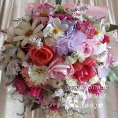 ドライフラワー　プリザーブバラ　華やかピンク系小花の薔薇のスワッグ　花籠　壁飾りのサムネイル