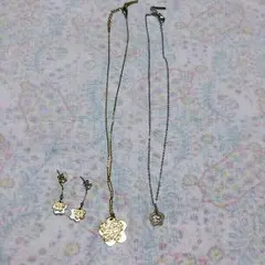 値下げしました！マリークワントネックレス＆ピアス