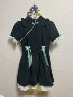 チャイナドレスと髪留めのポンポン