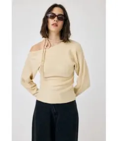 ONE SHOULDER ニットトップス　moussy