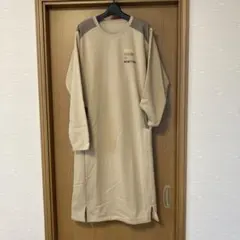 BENETTON ベージュ ロゴ刺繍 長袖ワンピース
