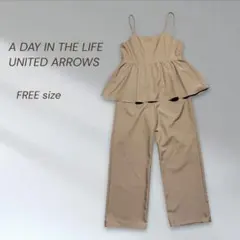 美品　人気色　ユナイテッドアローズ　ペプラムサロペット ベージュ　FREEのサムネイル