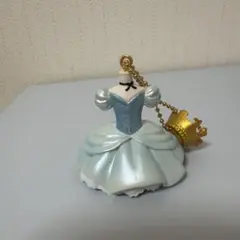シンデレラ ドレス型キーホルダー 王冠チャーム付き　ガチャガチャ　カプセルトイのサムネイル