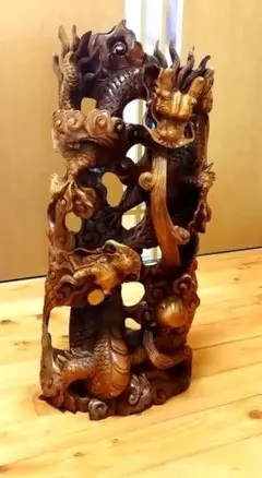 ガラス製ドラゴン工芸品 黒台座付き - メルカリ