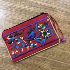 新品未使用　刺繍入り赤色小型コインケース　カードケース　小銭入れ　財布