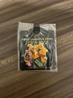 プーさん　ピンバッジ　100ACRE HOLIDAY