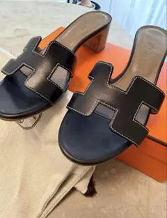美品　HERMES オラン サンダル ブラックのサムネイル