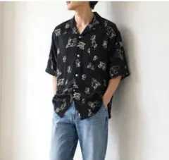 Tom and Jerry 総柄 半袖アロハシャツブラック　トム&ジェリー美品のサムネイル