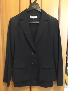 【美品】ナチュラルビューティーベーシック　黒スーツ上下